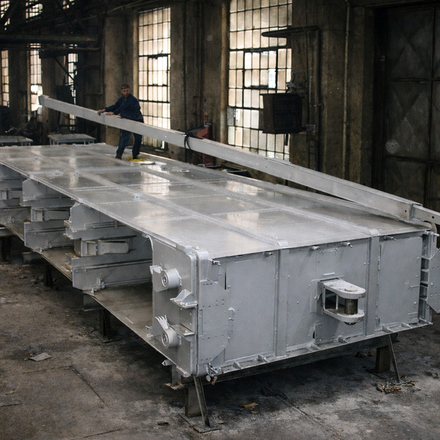 Skip machine